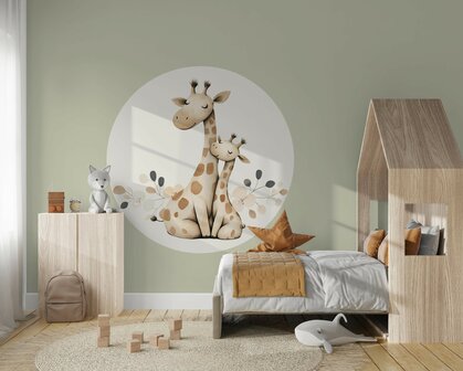 Muurcirkel  Giraffe Hug  &ndash; In Neutrale Kleuren