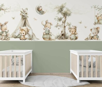 Kleine Bosvriendjes &ndash; Behang - Lambrisering - Vergrijsd Saliegroen