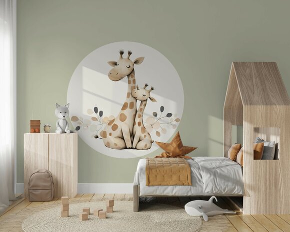 Muurcirkel  Giraffe Hug  &ndash; In Neutrale Kleuren